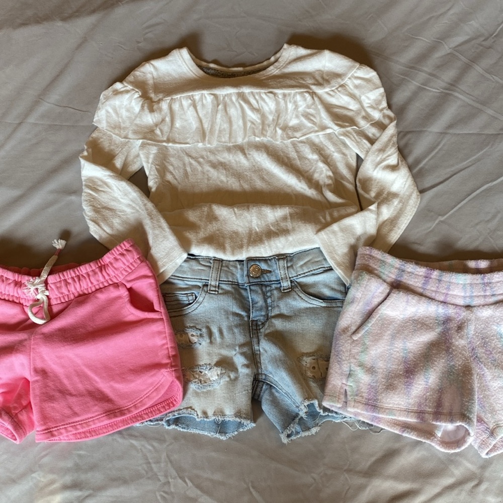 Cat & Jack size 4-5 and 5T bundle. Good condition. Shirt is 5T, shorts are 4-5.